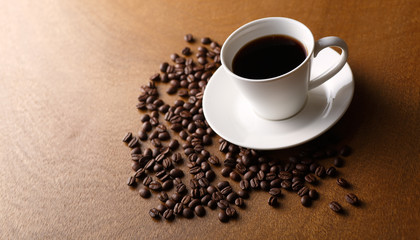 テーブルの上のコーヒー