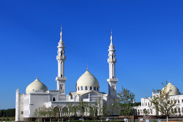 Fototapeta premium Beautiful white mosque on sky background