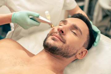 Obraz na płótnie Canvas Cool oxygen lift procedure on the face skin