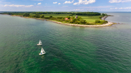 Segelboote vor Fehmarn Ostseeküste Deutschland