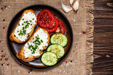 Sandwiches with cottage cheese and vegetables