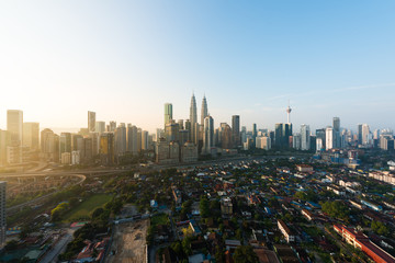 Obraz premium Kuala Lumpur city skyline and skyscrapers building at business district downtown in Kuala Lumpur, Malaysia. Asia..