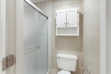 Small Standard American Bathroom