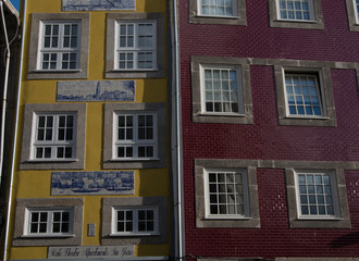 façade jaune et rouge à porto