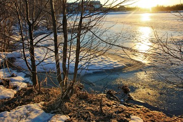 Obraz na płótnie Canvas Spring on a frozen lake on a Sunny day. Russia. Semenov