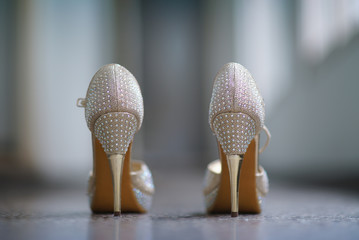 ZAPATOS DE TACO CON BRILLOS