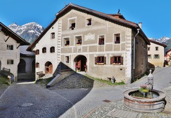 Engadiner Haus, Guarda, Graubünden, Schweiz