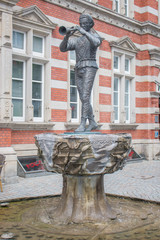 Pied Piper Statue (Rattenfängerstatue) Pied Piper of Hamelin (Rattenfänger von Hameln) Fountain...