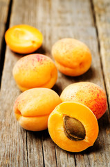 Naklejka na ściany i meble apricots with slices on a wooden background