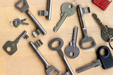 Verschiedene Arten von Schlüsseln für unterschiedliche Schlösser und Anwendungsbereiche