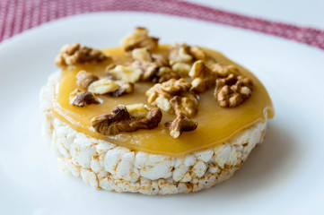  Rice biscuit with honey and nuts.