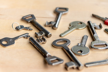 Verschiedene Arten von Schlüsseln für unterschiedliche Schlösser und Anwendungsbereiche