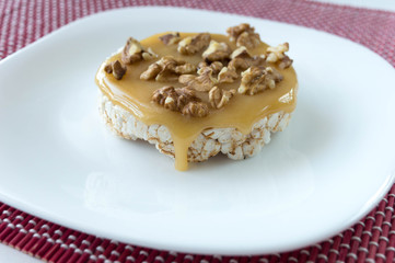  Rice biscuit with honey and nuts.