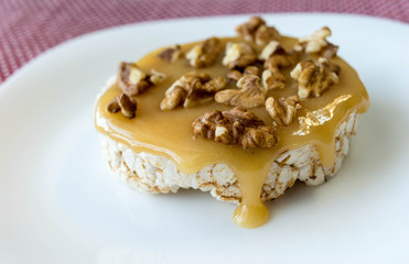  Rice biscuit with honey and nuts.
