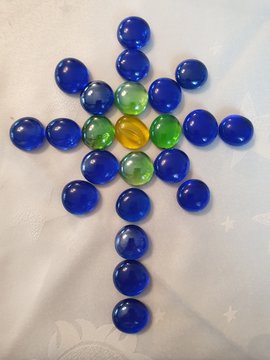 Monstranz aus Murmeln