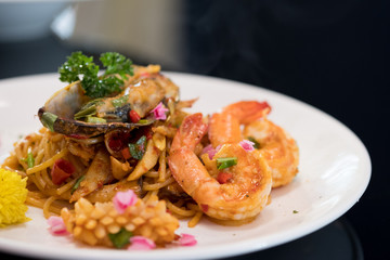Spaghetti with seafood with shrimps and mussel