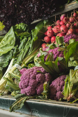 Vegetales en góndola del supermercado - obrazy, fototapety, plakaty