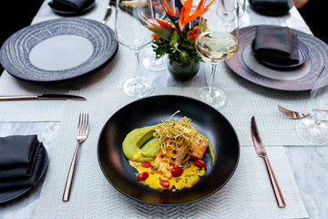 Salmon con salsa 