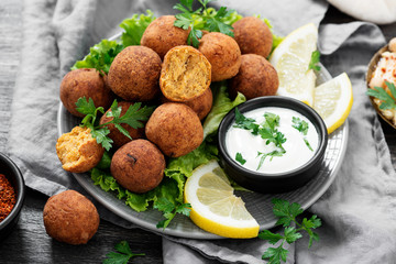 Fresh vegetarian falafel served with hummus,pita bread and fresh vegetables.