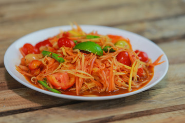spaghetti with tomato sauce and basil