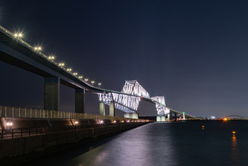 Night view of the huge truss bridge
