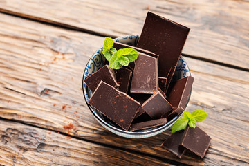 Dark chocolate with mint