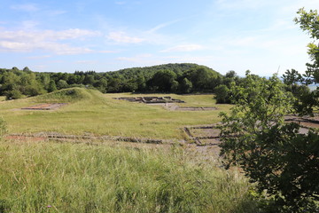 Fototapeta na wymiar Site archéologique de Larina et ses vestiges romains - Commune de Hières sur Amby - Département de l'isère - France - Juin 2019