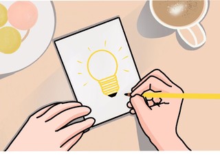 hand drawing light bulb on whiteboard