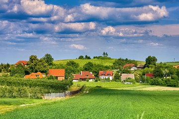 Piękny krajobraz wsi w południowej Polsce w pobliżu Trzebnicy - 274550169