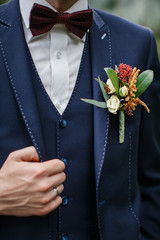 Elegant boutonniere for the groom for the autumn wedding