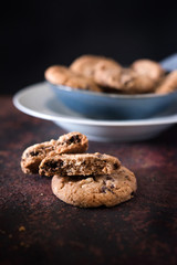 Cookies with chocolate chips and hazelnuts, made with oatmeal and wheat flour. Accompanied with chocolate powder and chocolate with almonds.
