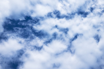 Fototapeta premium beautiful white cumulus clouds against blue sky. texture of a blue cloudy sky. cloud background