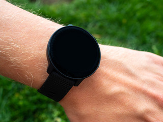 Smart watch with blank face on mans wrist