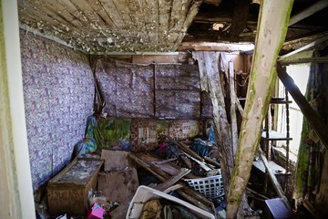Ruins of a 200 year old home, left to rot by the ocean.