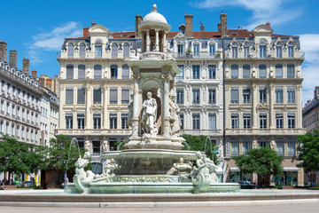 Fototapeta na wymiar Fontaine de la place des Jacobins, classée monument historique, statue de Jean-Hippolyte Flandrin, Lyon, France
