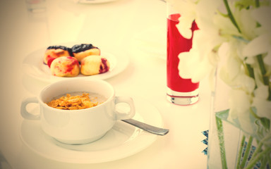 breakfast. oatmeal and corn flakes