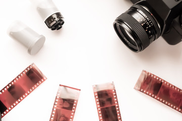 Obraz premium セピア加工のフィルムカメラとネガフィルム