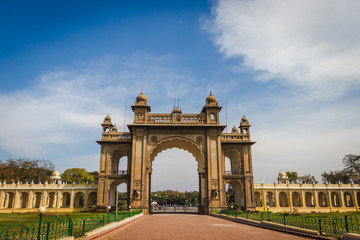 Fototapeta na wymiar Mysore Palace main gate