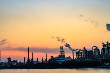 北九州工業地帯の夕暮れ
