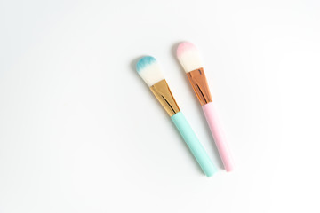 Naklejka premium Flat lay of creative female decorative cosmetic for pink and blue cheek brush on the white isolated background with copy space