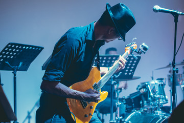 Obraz premium musician, guitarist in concert, stage