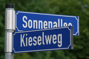 Wegweiser - Sonnenallee - Kieselweg