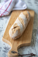 Frisch gebackenes Dinkelbaguette
