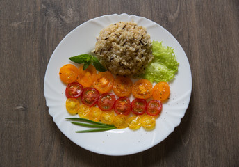 Mixture of brown and wild rice with tomatoes