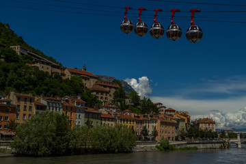 Grenoble: the cable cars on their way to Bastille