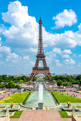 Fototapeta na wymiar Eiffel Tower and Trocadero fountains, Paris, France