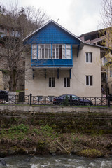 Fototapeta na wymiar old blue house in bordschomi