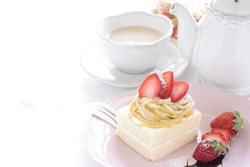 Marron and strawberry cake
