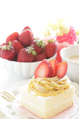 Marron and strawberry cake