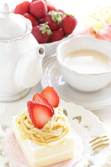 Marron and strawberry cake